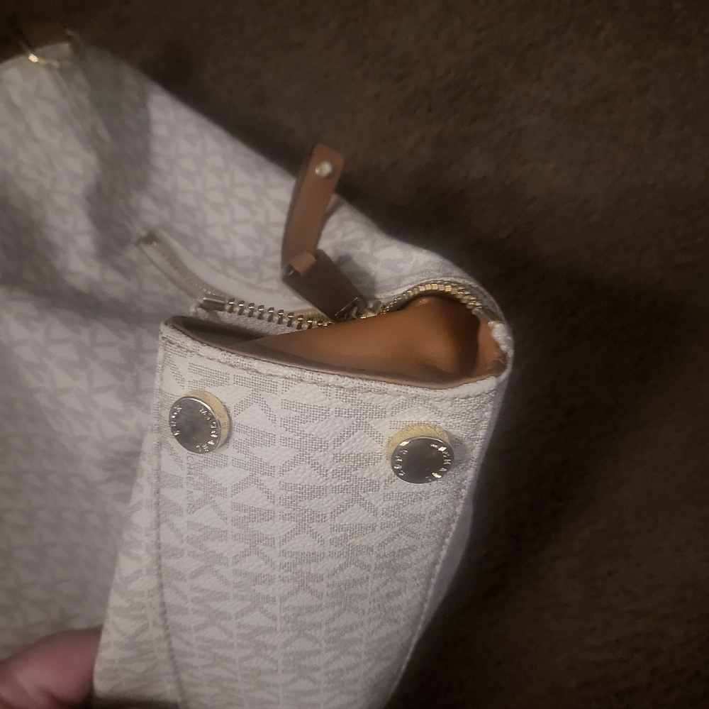 MICHAEL KORS SATCHEL - Picture 6 of 9